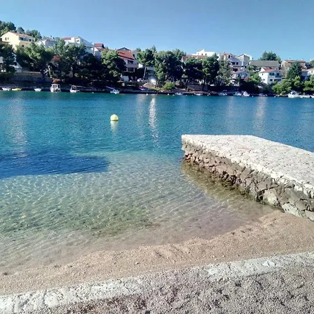 Stella アパート ザボリッチ